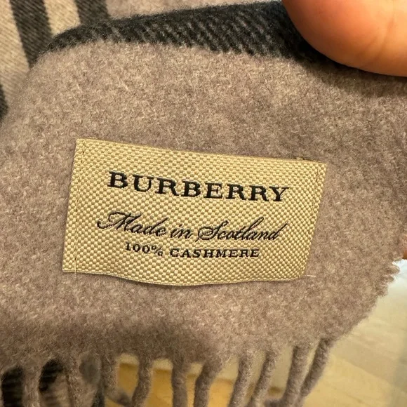 Burberry 100 hot sale cashmere scarf 68